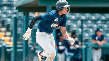 Pirates select elite defensive shortstop Ruiz with 44th overall Draft pick