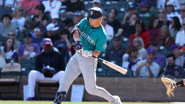 Mariners top prospect Emerson injures foot; X-rays negative