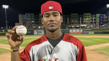 De Vries, Bateman among 6 early-season prospect standouts