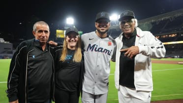 'Every day is a dream out here': Mesa gets first MLB hit with family in stands