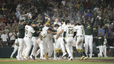 Kurtz ends A's pitching duel vs. Astros with walk-off homer