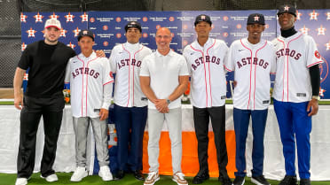 Players, Espada connect with Astros' international signees