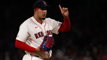 Rivera arrives early, stays late for dazzling MLB debut with Red Sox