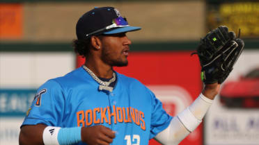 A's developing De Vries' versatility with time at third base
