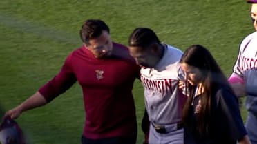 Brewers' No. 2 prospect Peña exits game after being helped to dugout