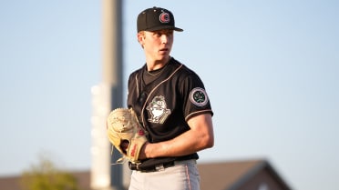 Braves call up No. 6 prospect Murphy, place Pérez on IL in flurry of moves