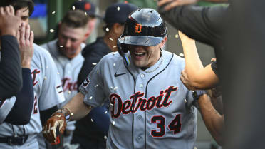Callahan's 1st MLB HR blazes trail for alma mater -- with coach in attendance