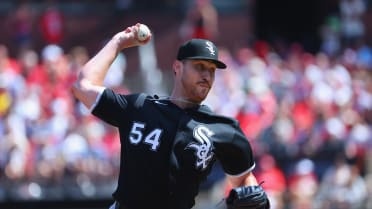 Sandlin carries perfecto into 6th before Cardinals storm back