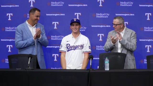 Rangers sign first-round draft pick Malcolm Moore
