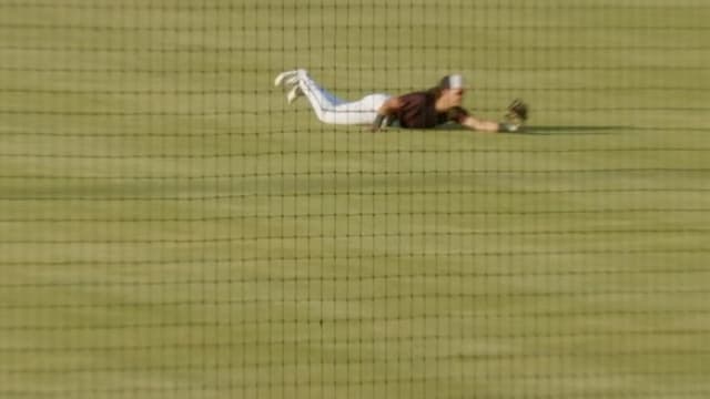 Velásquez makes a diving grab in right field