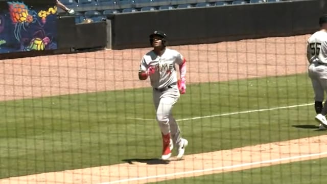 John Gil hammers two home runs