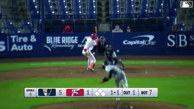 Kehden Hettiger homers (3) on a line drive to right field.