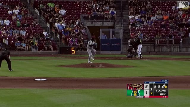 Marek Houston posts the first multihomer game