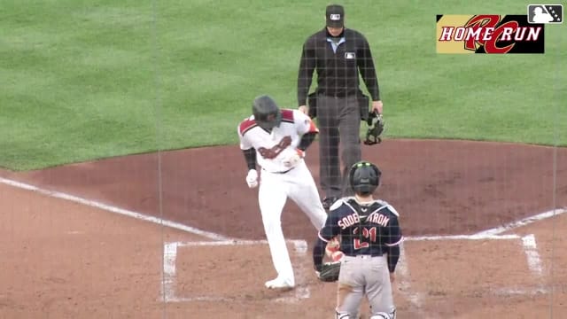 Marco Luciano hammers his first homer of the season