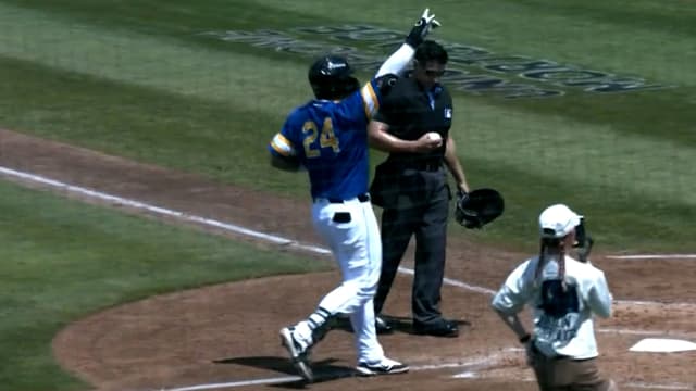 Ralphy Velazquez collects two home runs