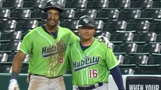 Yeison Morrobel hits for the cycle