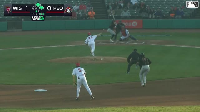 Braylon Payne singles on a line drive to center fielder Tai Peete. David García scores. Luiyin Alastre to 3rd. Braylon Payne to 2nd.