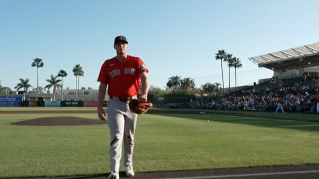 Jake Bennett fans Wehiwa Aloy