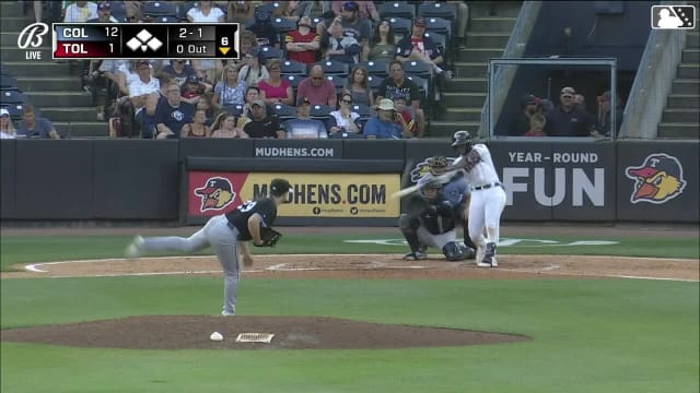 Eddys Leonard's second homer of the game