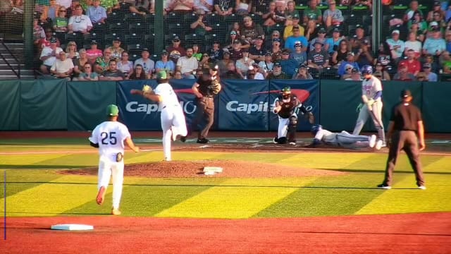Elian Peña steals home 