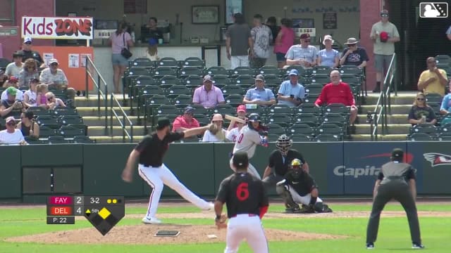 Kevin Alvarez singles on a fly ball to right fielder Alfredo Velásquez. Juan Sierra scores.