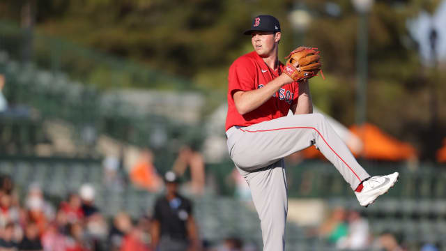 Jake Bennett fans Wehiwa Aloy