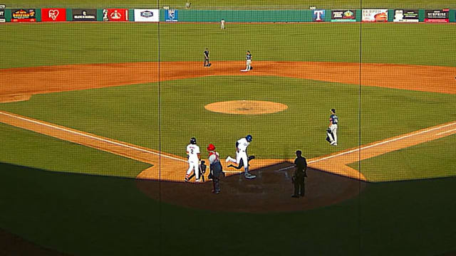 Daniel Vazquez steals third, scores on throwing error