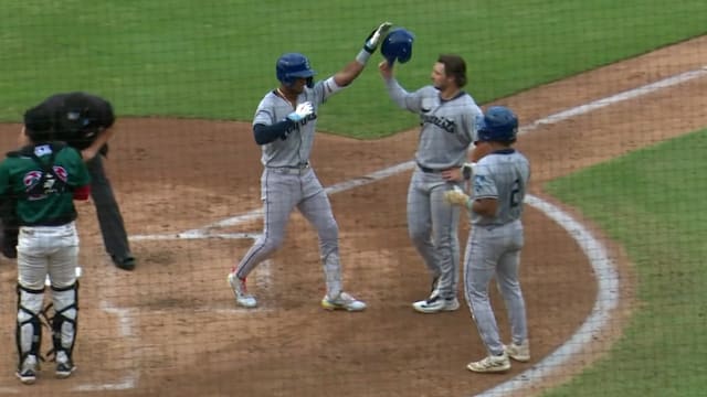 Narbe Cruz records his first pro multihomer game 