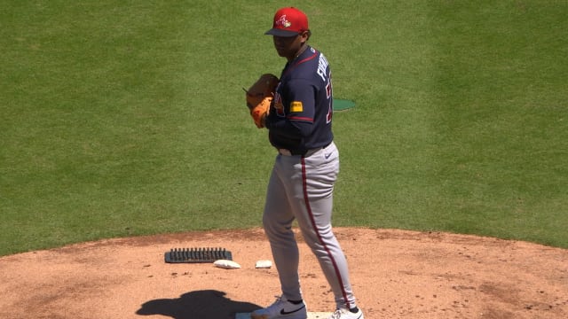 Didier Fuentes K's Marcell Ozuna
