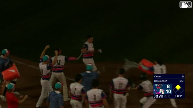Ivan Melendez launches a walk-off homer