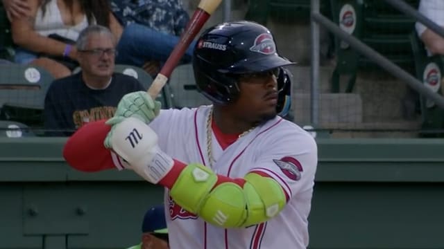 Yoeilin Cespedes' fantastic performance at home plate