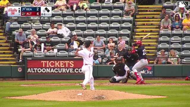 Raylin Heredia doubles (22) on a line drive to left fielder Titus Dumitru. Pedro León scores. Aroon Escobar to 3rd.