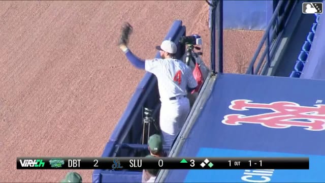 Ronald Hernandez's leaping grab