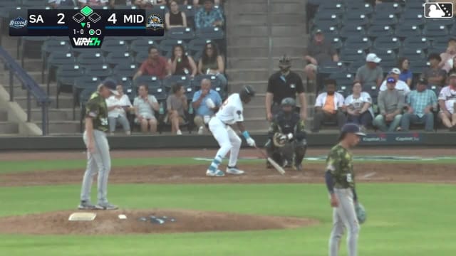 Leo De Vries out on a sacrifice fly to center fielder Kai Roberts. Jared Dickey scores.