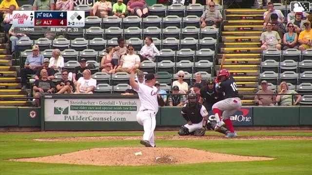 Aroon Escobar homers (6) on a fly ball to center field. Pedro León scores.