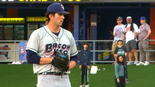 Andrew Painter fans three over five frames