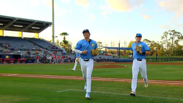 Brayden Taylor's barehanded play