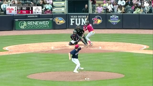 Esmerlyn Valdez's solo home run
