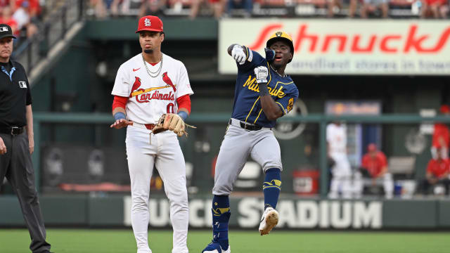 Luis Lara's first MLB hit is a two-run single