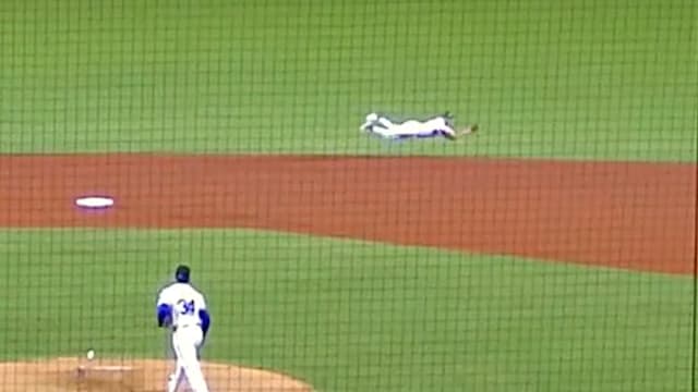 Milan Tolentino's diving catch