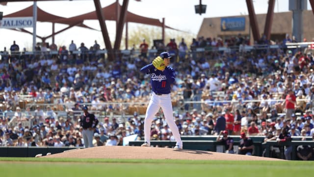 Roki Sasaki strikes out Will Brennan