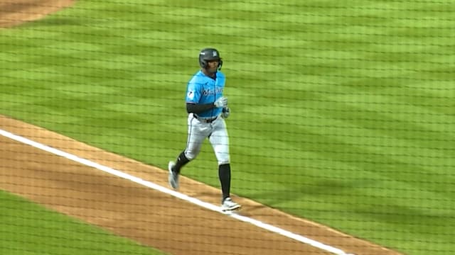 Dillion Lewis' go-ahead grand slam 