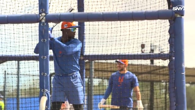 Ronny Mauricio takes batting practice