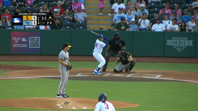 Max Muncy delivers a three-hit night