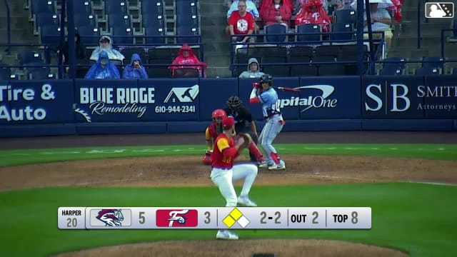 Mitch Voit doubles (4) on a sharp line drive to center fielder Pedro León. D'Andre Smith scores. Wyatt Young scores.