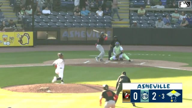 Isaiah Drake doubles (3) on a line drive to center fielder Ethan Frey. Logan Braunschweig scores.