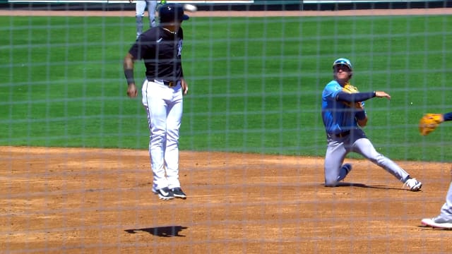 Carson Williams makes diving catch, starts DP