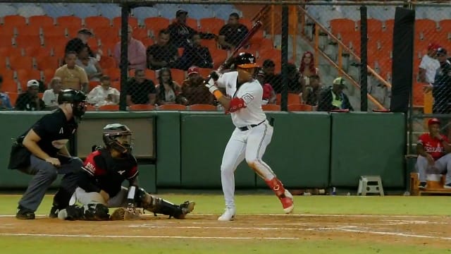 Denzer Guzmán's solo home run