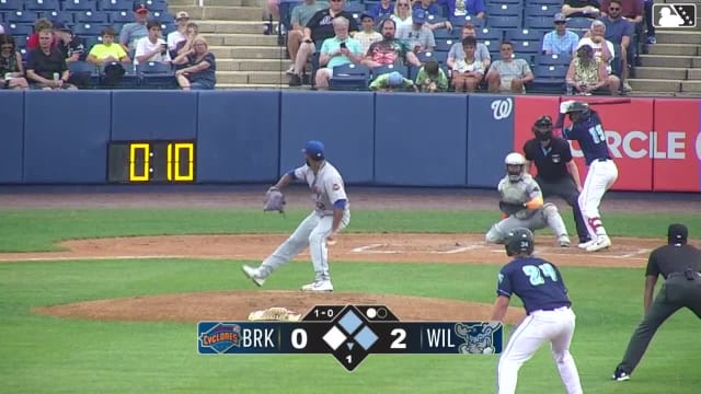 Angel Feliz doubles (10) on a sharp fly ball to center fielder John Bay. Kevin Bazzell scores.