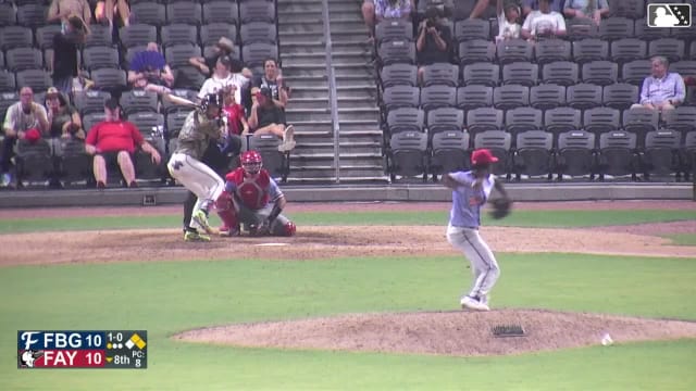 Kevin Alvarez doubles (24) on a sharp line drive to left fielder Jordan Williams. Kam Durnin scores. Logan Hughes to 3rd.